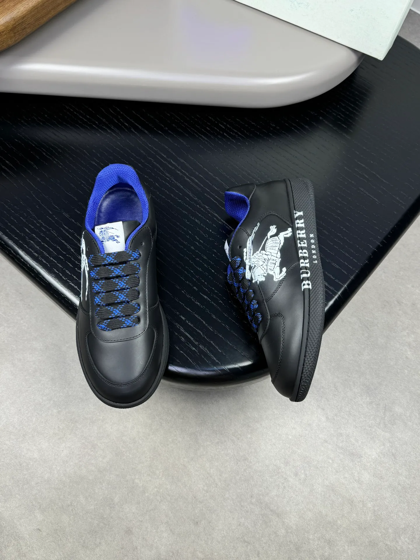 p420💰Men's shoes [BURBERRY] Burberry - High-end quality original order 🔍🔍🔍 - Upper: imported 🔝 Napa calfskin, 3D color printed brand totem on shoe body, tongue brand cloth label, heel air-pressure brand totem - Inner: canvas lining, feet; water-dyed cowhide - Outsole: ultra-light TPR rubber; two-color molded outsole -Ultra-high quality control and fine workmanship: outstanding (high-end, extravagance, grade) -Size: 38-44 (45, 46, can be customized)